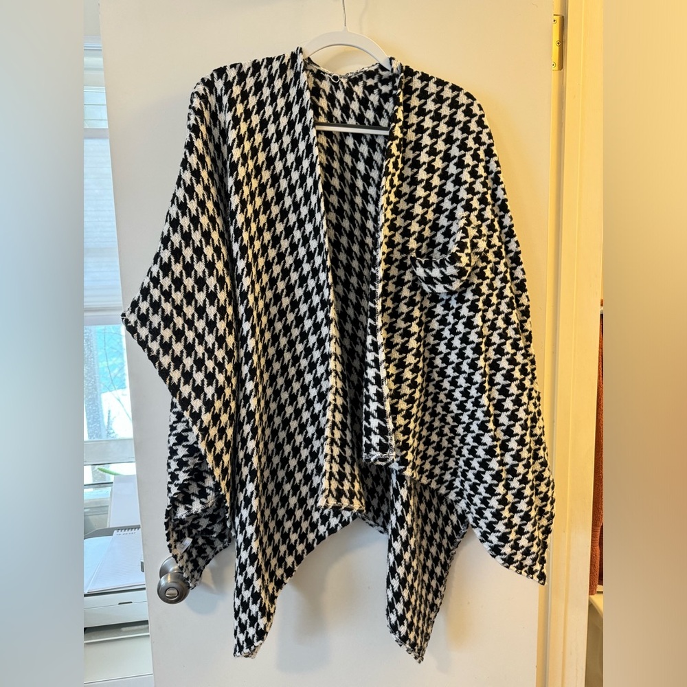 Hadley Wren Houndstooth Paige Poncho
